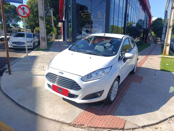 FORD FIESTA 1.6 TITANIUM HATCH 16V FLEX 4P AUTOMÁTICO FORD FIESTA 1.6 TITANIUM HATCH 16V FLEX 4P AUTOMÁTICO